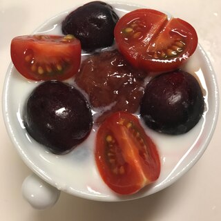 アメリカンチェリーとプチトマトのフルーツヨーグルト